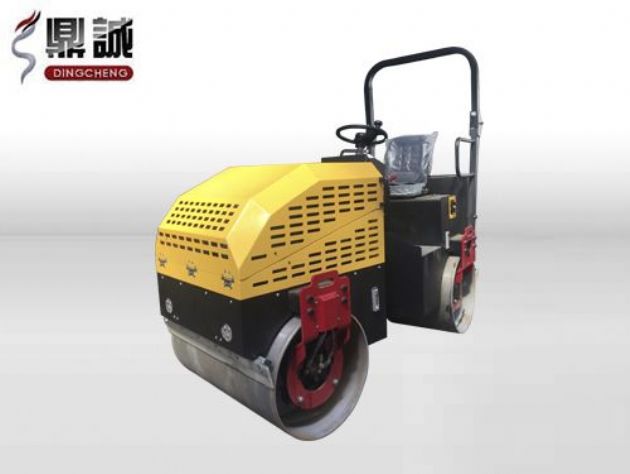 點(diǎn)擊查看詳細(xì)信息<br>標(biāo)題：2.5噸全液壓座駕式振動(dòng)壓路機(jī) 閱讀次數(shù)：15157