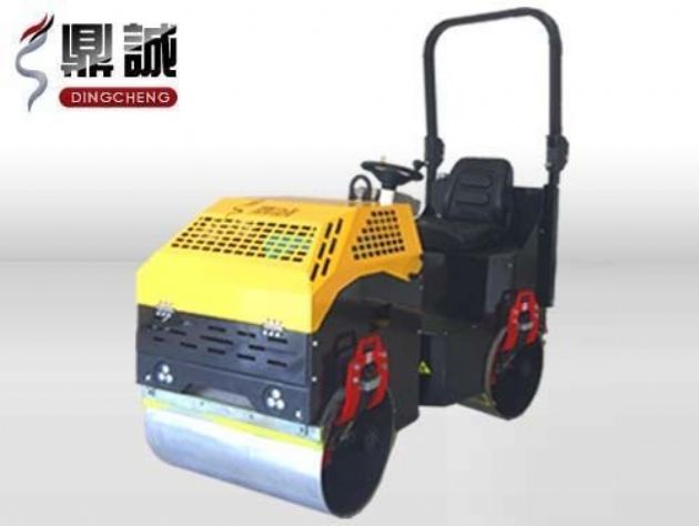 點(diǎn)擊查看詳細(xì)信息<br>標(biāo)題：1噸全液壓振動(dòng)壓路機(jī) 閱讀次數(shù)：14895