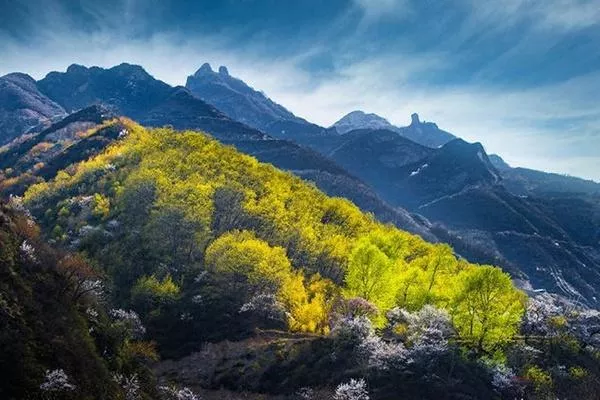 白石山景區<a href='http://m.jsbaijian.com/' target=_blank>旅游攻略</a>一日游